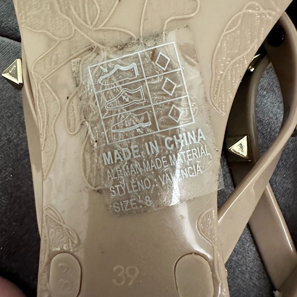 Sandals - Picture 2 of 4